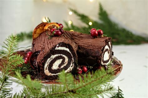 How to Make Festive Yule Log Cake