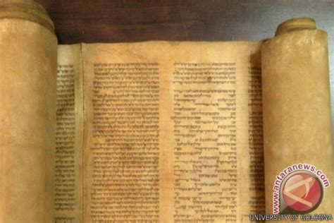 Hukum Taurat Scroll