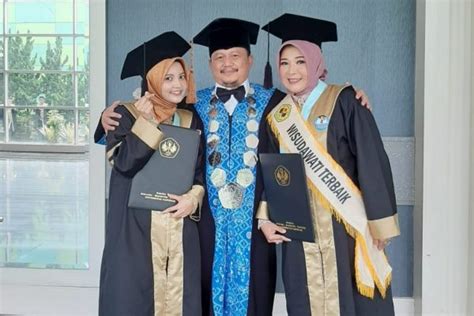 Ibu Wisuda
