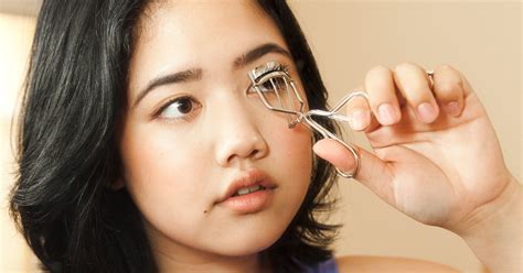 Is it bad to pull out eyelashes