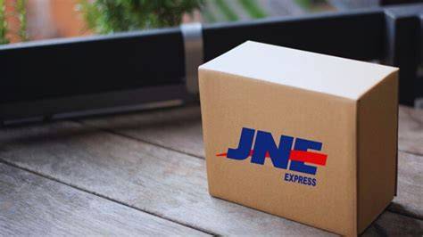 Seller dropping off JNE cashless package