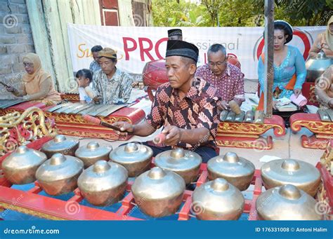 Javanese Wedding with Gamelan