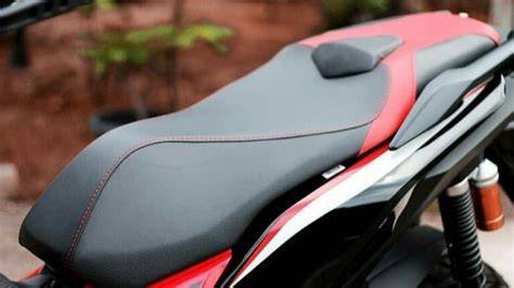 Jok Motormu Lengket & Kotor? Bye-bye Ilfeel! Ini Cara Kilat Bikin Kinclong Lagi!