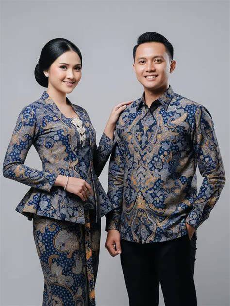 Kebaya Modern dan Batik Couple
