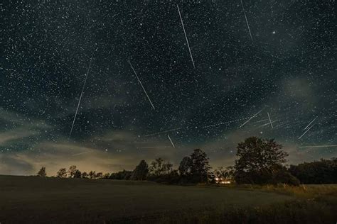 Keindahan Hujan Meteor Epsilon Perseid