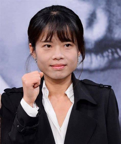 Kim Hee-won Director
