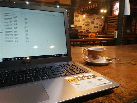 Laptop dan Kopi