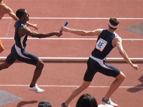 Lari Estafet (Relay)