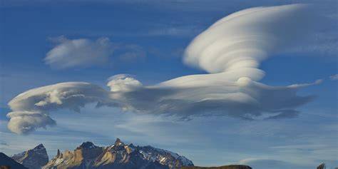 Lenticular clouds