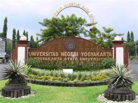 Lingkungan kampus negeri di Jogja
