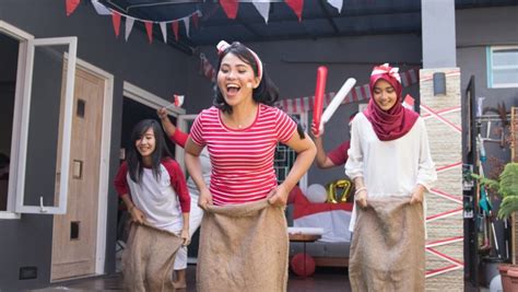 Lomba Balap Karung