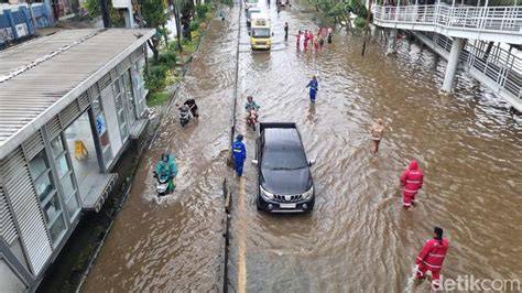 Macet Parah Banjir