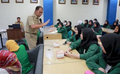 Mahasiswa Berinteraksi
