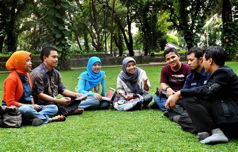 Mahasiswa Diskusi