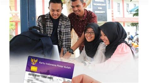 Mahasiswa senyum setelah dapat KIP Kuliah