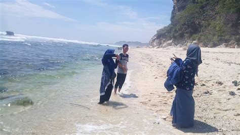 Membawa Perlengkapan Utama Berkunjung ke Pantai Buyutan Bolo
