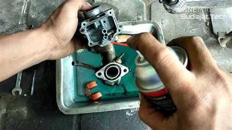 Membersihkan Karburator