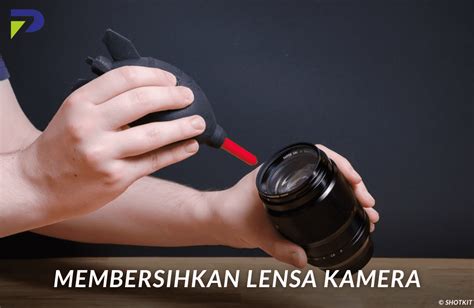 Membersihkan Lensa