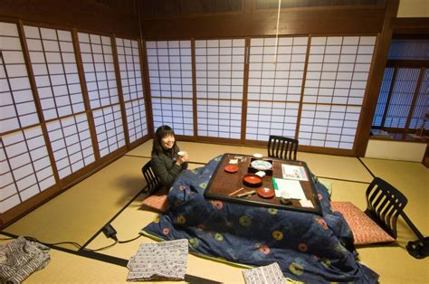 Menggunakan Meja Penghangat Jepang dengan Benar