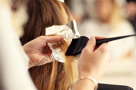 Mengikuti Tips dan Tutorial dari Ahli Pewarnaan Rambut