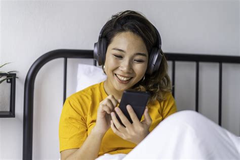 Mengurangi Stres denggan mendengarkan musik