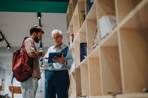 Mentor discussing with student