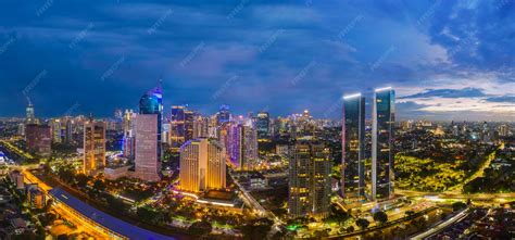 Kota Metropolitan di Malam Hari