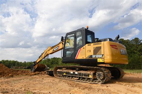 Mid-Size Excavators for Commercial Projects