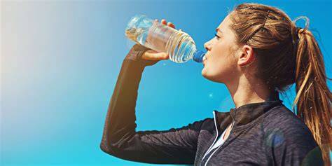Minum Banyak Air Cuaca Panas