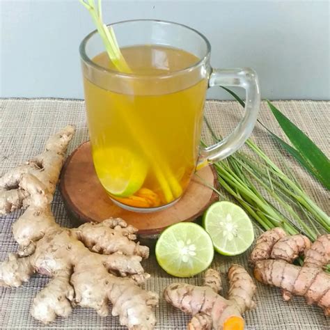 Minum herbal yang mengandung jahe atau madu
