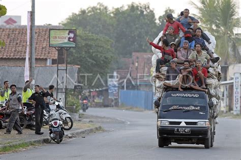 Mobil kelebihan muatan
