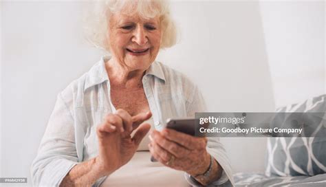 Mobile Phone Tutorials for Parents: Staying Tech-Savvy