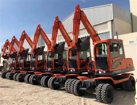 Multi-Use Excavators with Hydraulic Flexibility