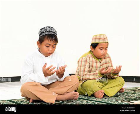 Anak Taat Beribadah