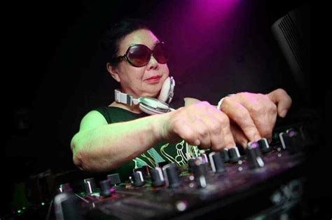 Nenek DJ