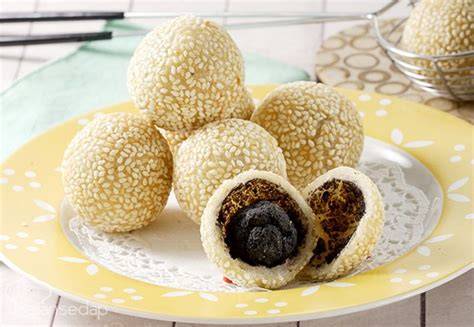 Onde-Onde Isi Cokelat