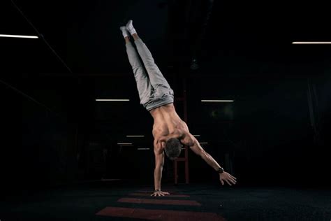 One Arm Handstand