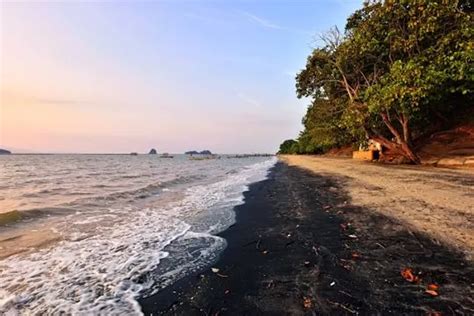 Pasir Pantai Hitam