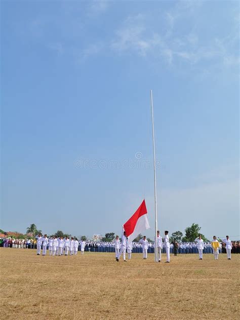 Paskibra raising flag