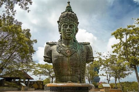 Patung Seni