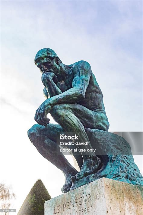 Patung The Thinker karya Auguste Rodin