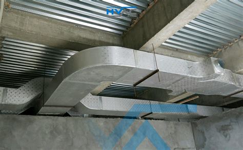 Pemasangan aksesoris ducting PU dengan alat khusus
