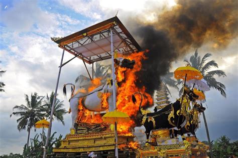 Pembakaran Bade Ngaben