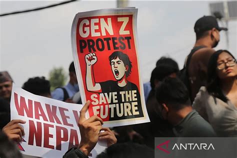 Pemuda Nepal berdemonstrasi