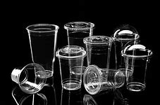 mempertimbangkan penggunaan gelas plastik