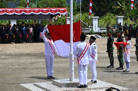 Pengibaran Bendera Merah Putih