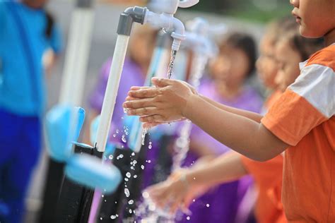 Pentingnya Kebersihan dan Kualitas Air Minum di Sekolah