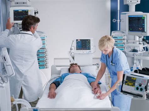 Perawat ICU