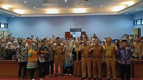 Perjuangan Guru Honorer