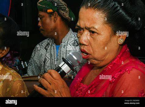 Pesinden singing with Gamelan